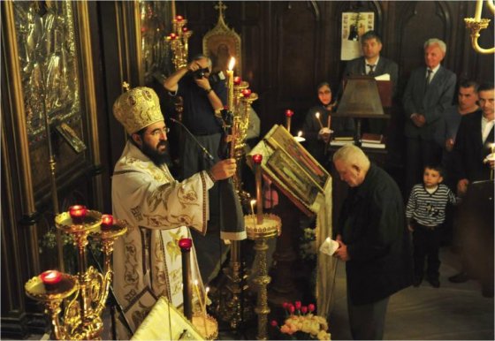 Mitropolitul Iosif lma Catedrala Sfintii Arhangheli din Paris