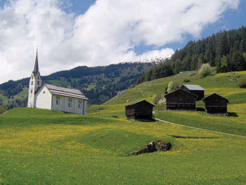 Biserica Sf. Lucian de pe varful Piz Mundaun (cantonul GR)