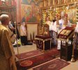 La Divine Liturgie, officiée par Son Excellence Monseigneur Marc, au skit de Darvari.