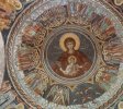 La Mère de Dieu à l’Enfant, entourés des armées angéliques. Fresque de la trapèze du monastère de Hurezi.