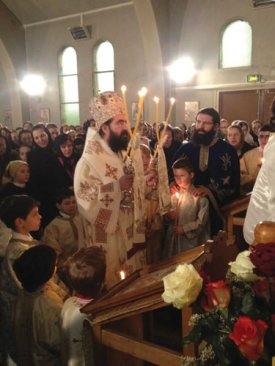 Ploaie de bucurii duhovniceşti la hramul parohiei „Sfinţii Trei Ierarhi” de la Romainville-Paris
