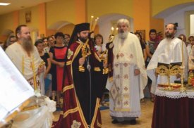 Liturghie arhierească si Taina Sfântului Botez în parohia ortodoxă română din Lleida