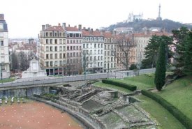 PE URMELE SFINŢILOR MARTIRI DIN LYON